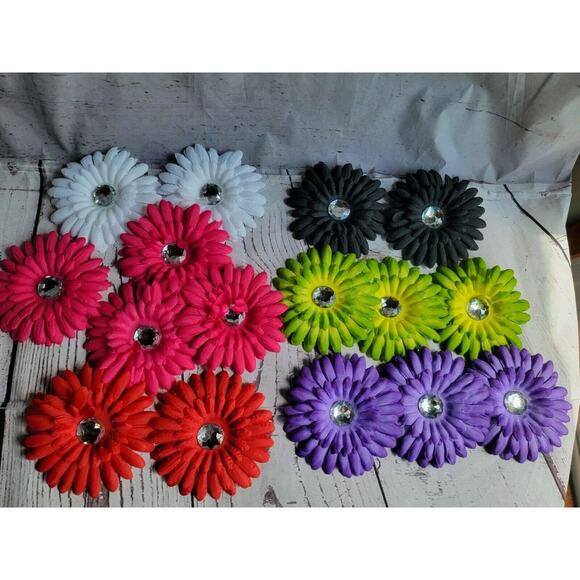 16 Silk Flowers With Gems Embelishment Baby Toddler Flower Accessories Daisy - Picture 1 of 6